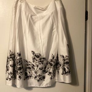 Croft&Barrow Black and White Skirt. NWT.  Size 16.